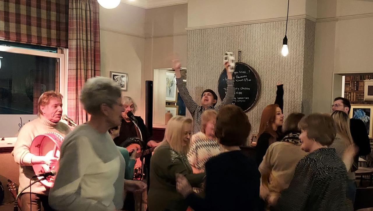 Trawden Arms Community Owned Pub Hotel Winewall Екстериор снимка