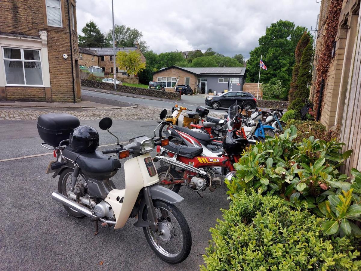 Trawden Arms Community Owned Pub Hotel Winewall Екстериор снимка